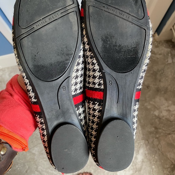 These flats from Nine West are red, grey & black tweed showstoppers! The… - Picture 2 of 11